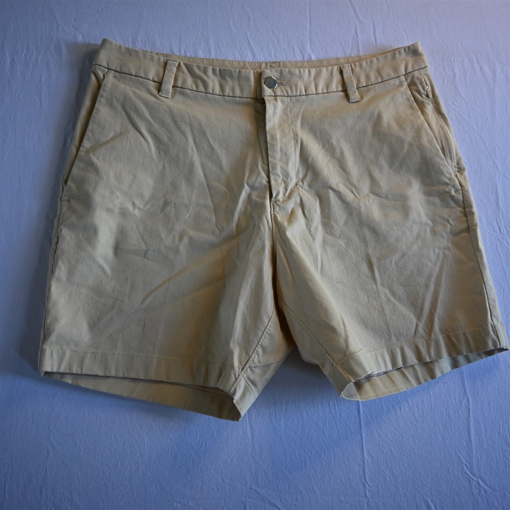 Lululemon 36x7" Yellow M7AUDS Commission Classic Mens‎ Shorts